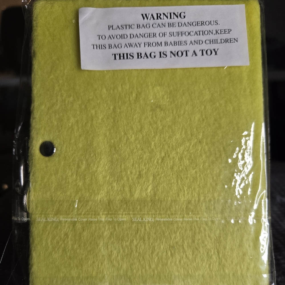 Locked Plush Flower Diary 70 pages 41/2" x 5/8" x 57/8" high - Picture 2 of 4